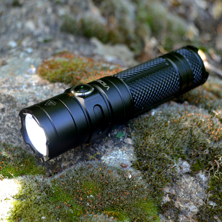 Latarka kompaktowa LED przenośna 20W 4000lm IP68 CREE VLF-A355C